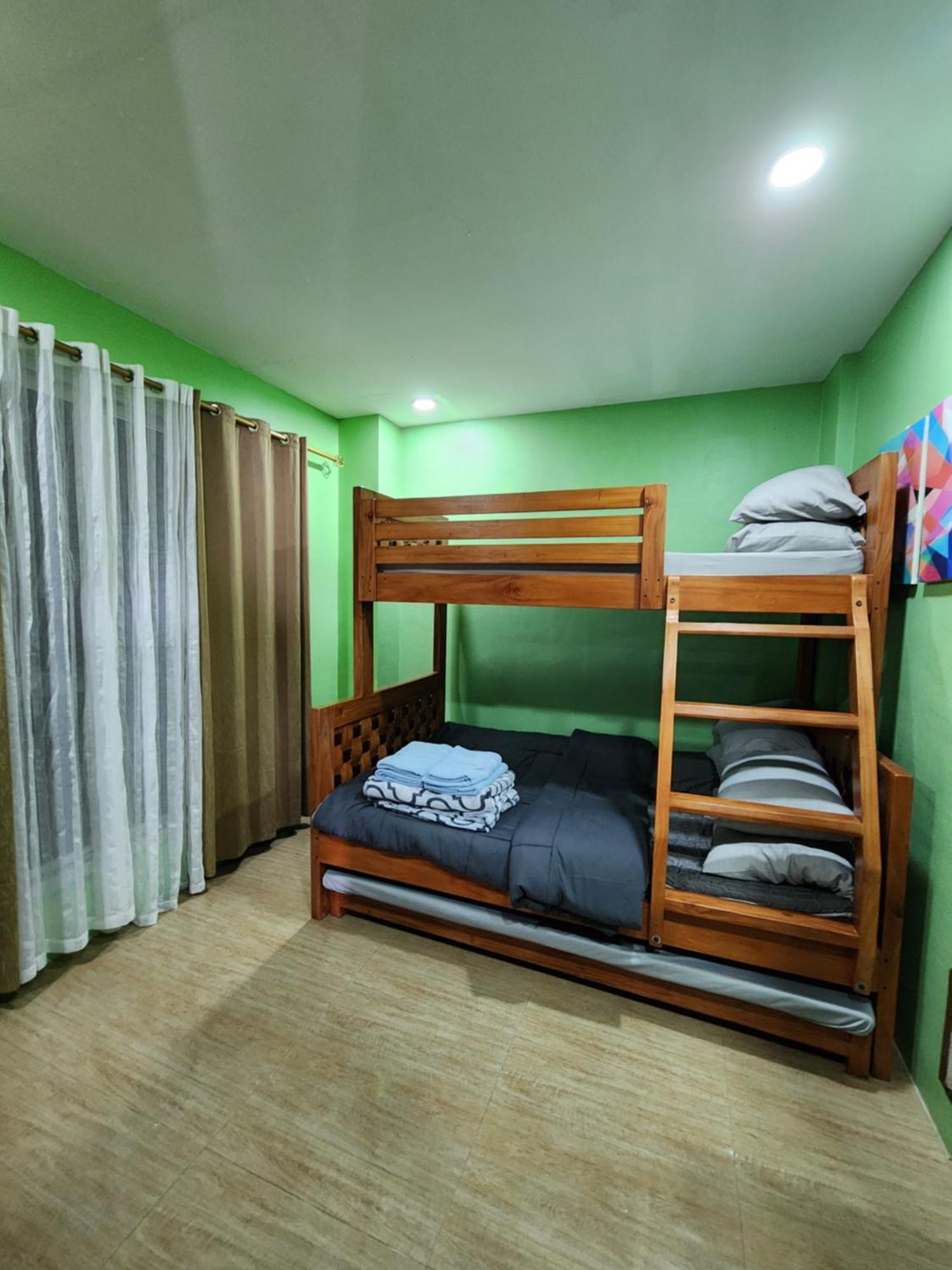 Mountain And Sunsetview Baguio Residences Baguio City Oda fotoğraf